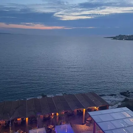 Seaview Apartment *